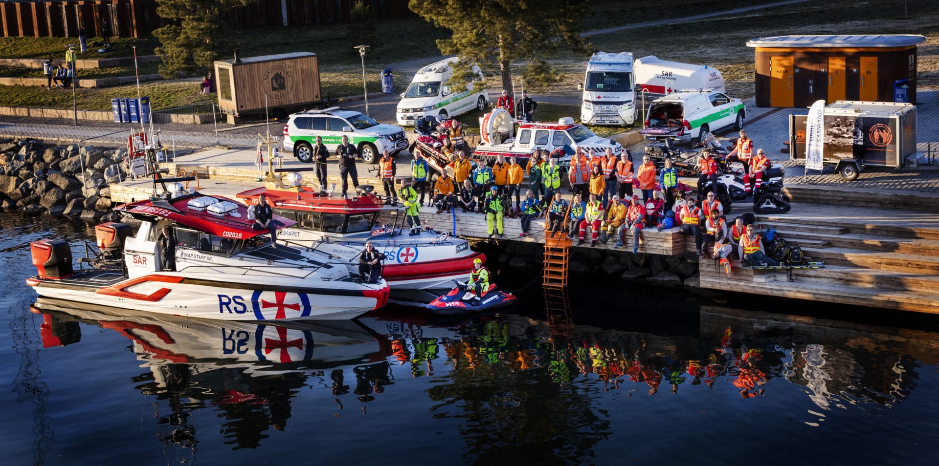 Oversiktsbilde av medlemmene i FORF-samarbeidet på en brygge.