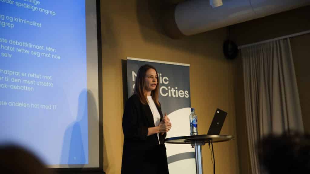 Ane Kathrine Strand presenterer funnene og metoden. Foto: Paal Mork-Knutsen