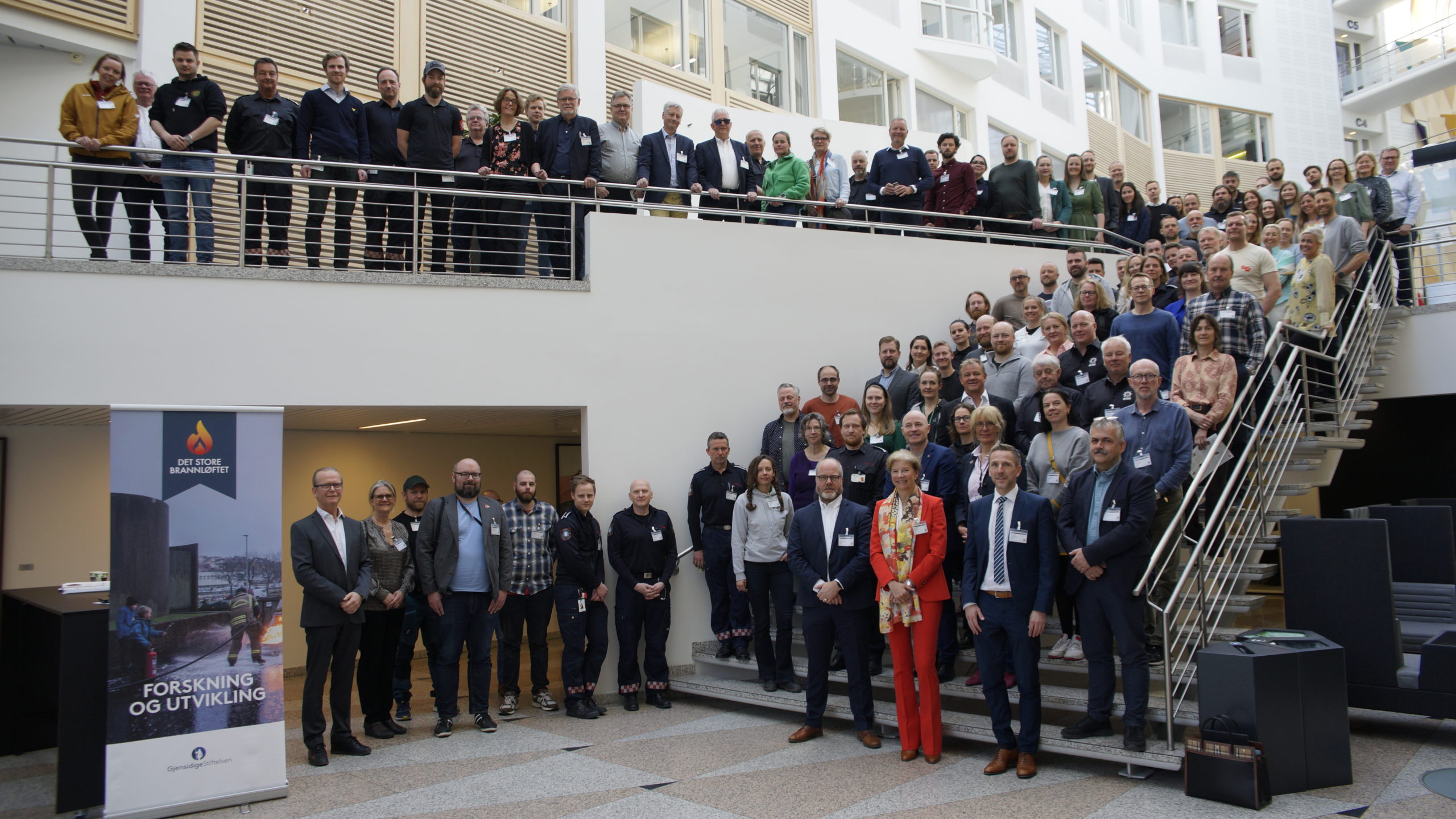 Bilde av deltakerne på brannkonferansen på Sollerud. Foto: Paal Mork-Knutsen, Gjensidigestiftelsen.
